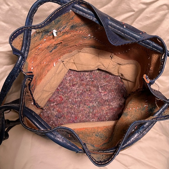 Handmade leather shoulder bag/back pack - Picture 5 of 12